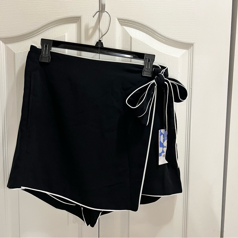 DVF for Target Black Skort with White Trim L NWT